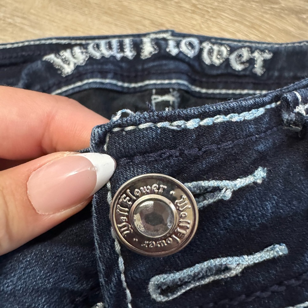Low Rise Y2K Jeans - Picture 3 of 8